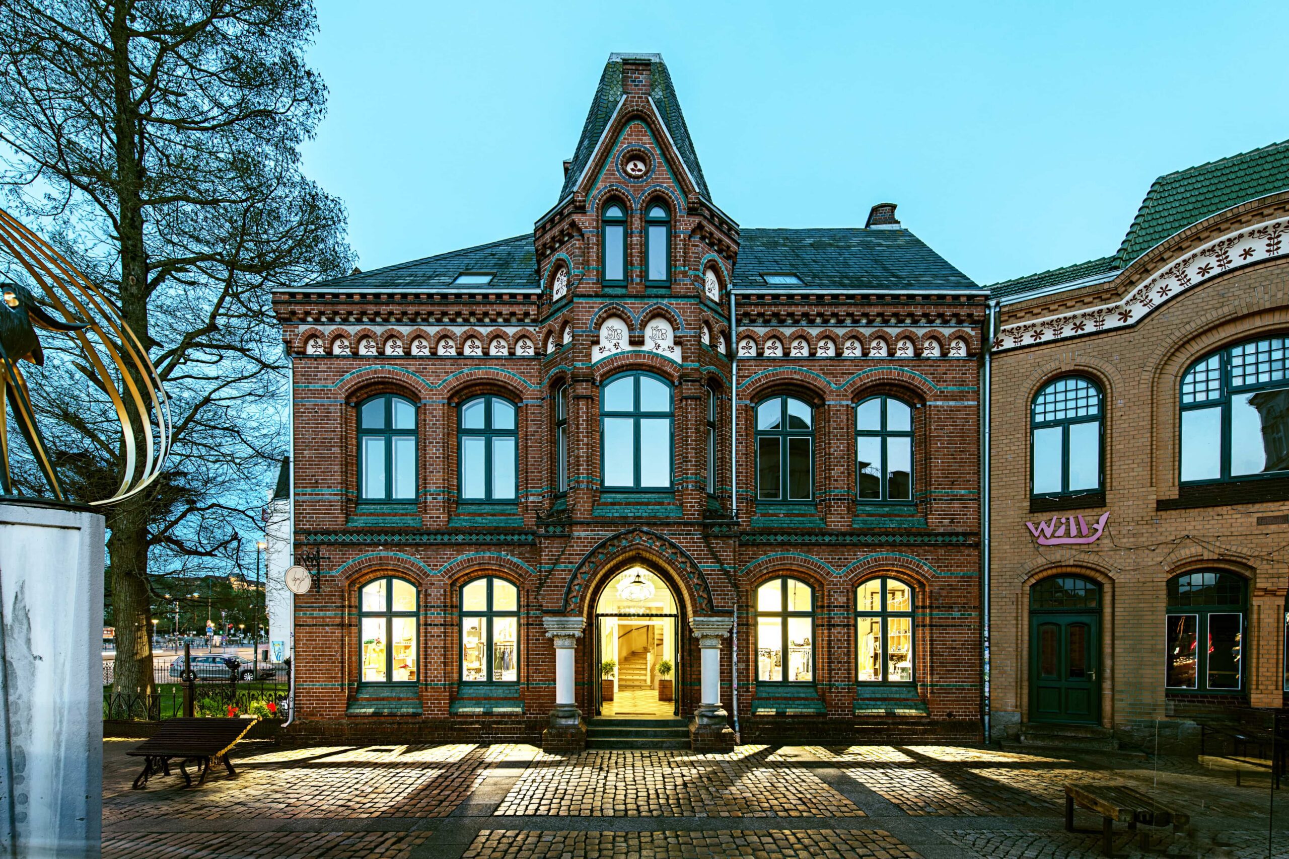 Historisches Gebäude des Beyond Jes Stores